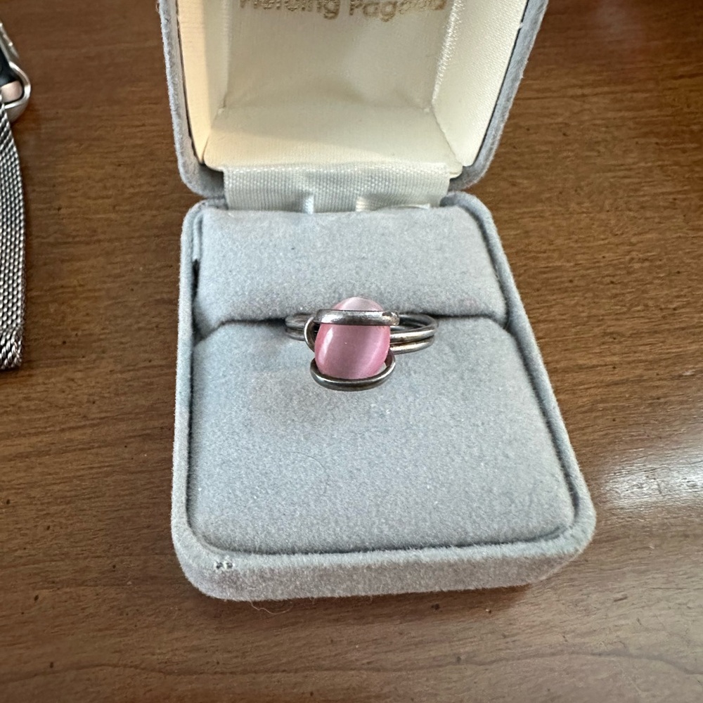 Vintage 90s wire ring with pink stone